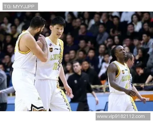 南京篮球队在邀请赛中以94分稳居积分榜首位展现强劲实力